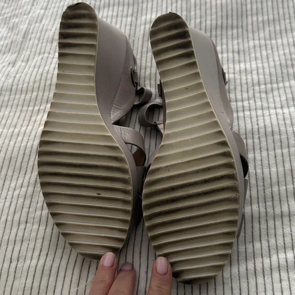 Women's Biala Wedge Gray Tan Leather Sandals Size 39 Excellent - Picture 4 of 6